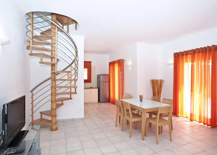 نيرياس * بلاتيس يالوس