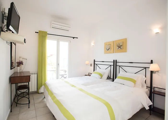 نيرياس بلاتيس يالوس